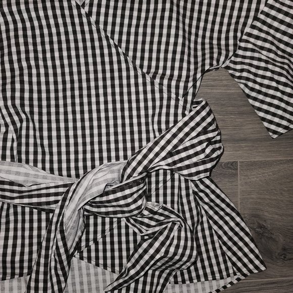 NWT New York & Company size S Gingham Wrap Tie Blouse Top Flare 3/4 sleeve - Picture 3 of 4